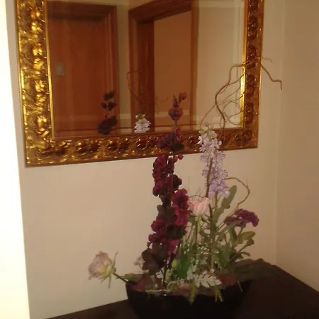 Percy French فندق *