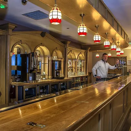 فندق Percy French *