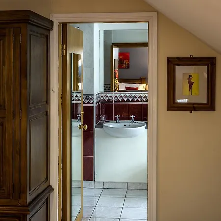 فندق Percy French Strokestown