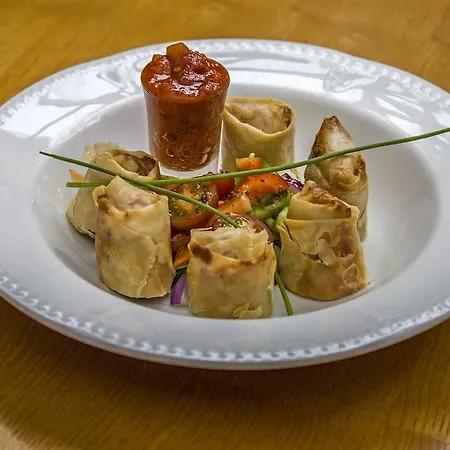 Percy French فندق