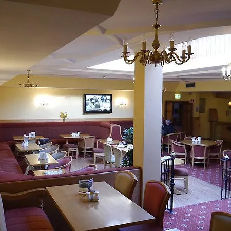 فندق Percy French Strokestown